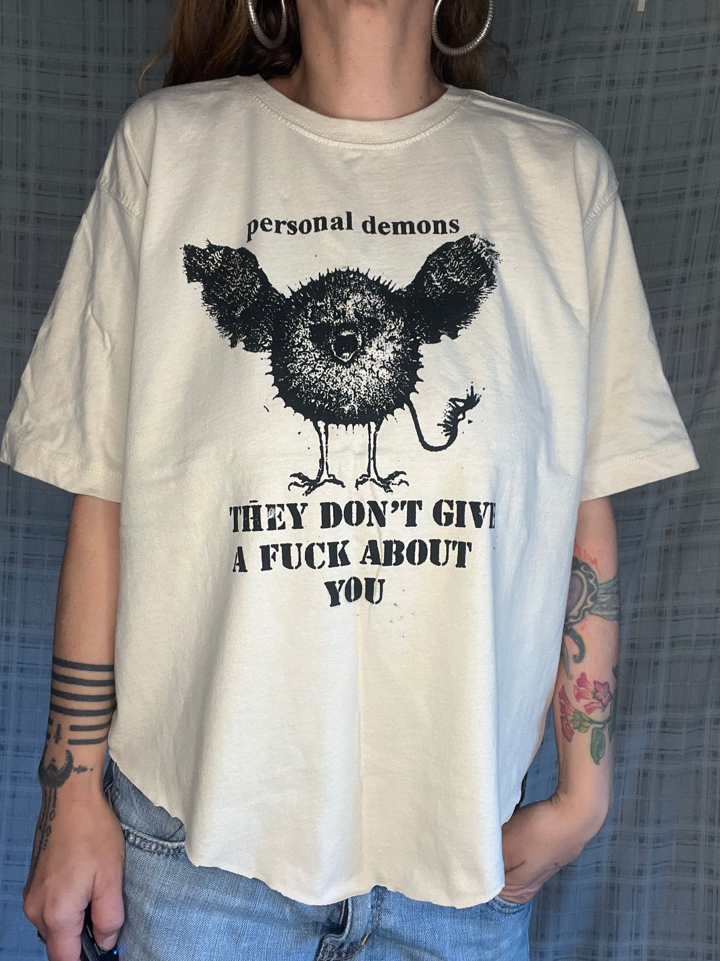 Beige "personal demons" T-Shirt
