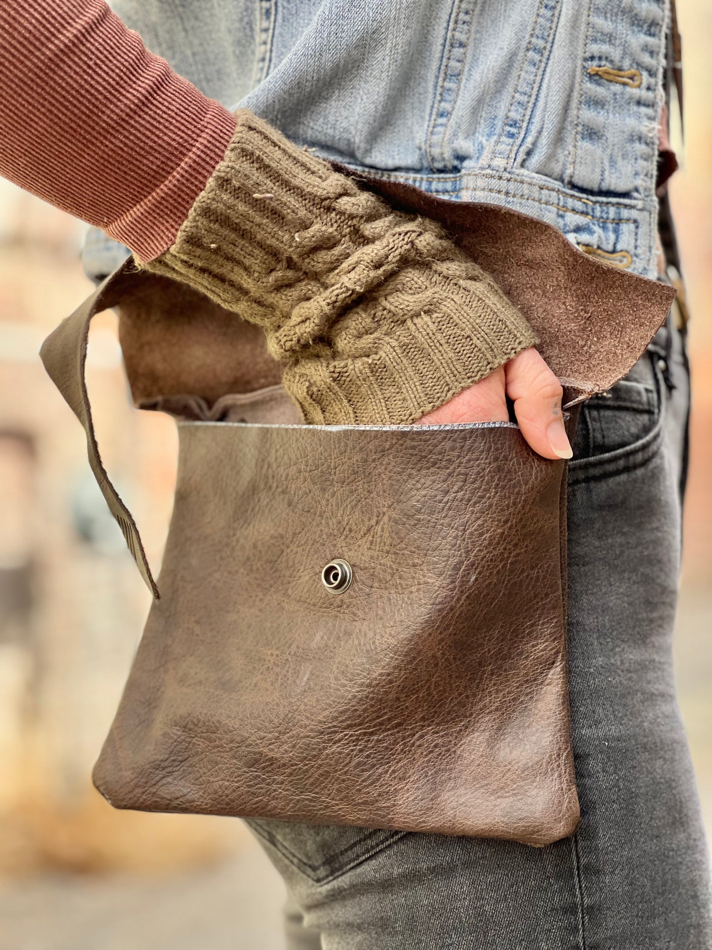 Brown Slide Pouch (Square)