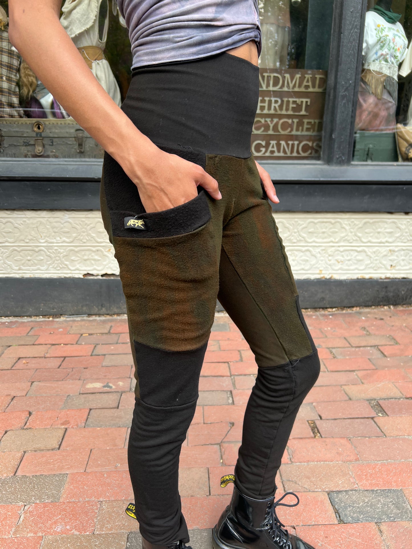 "Dragon Scales" Bamboo Fleece Crossfox Leggings