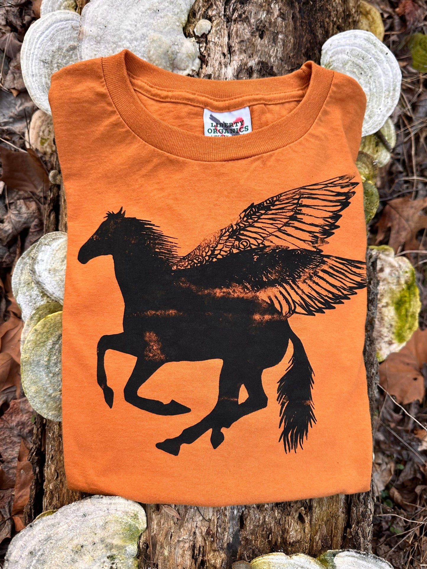 LO - Pegasus Gold Organic Cotton T-Shirt