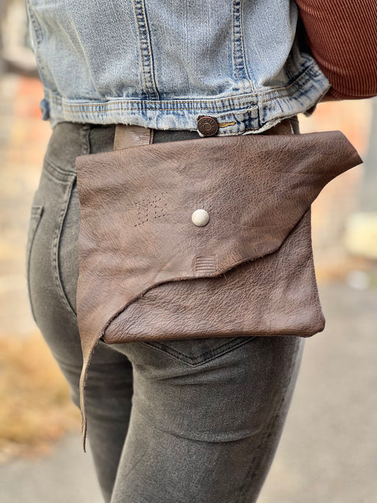 Brown Slide Pouch (Square)