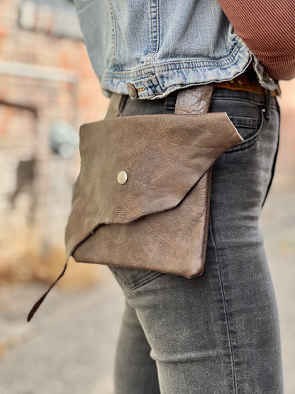 Brown Slide Pouch (Square)