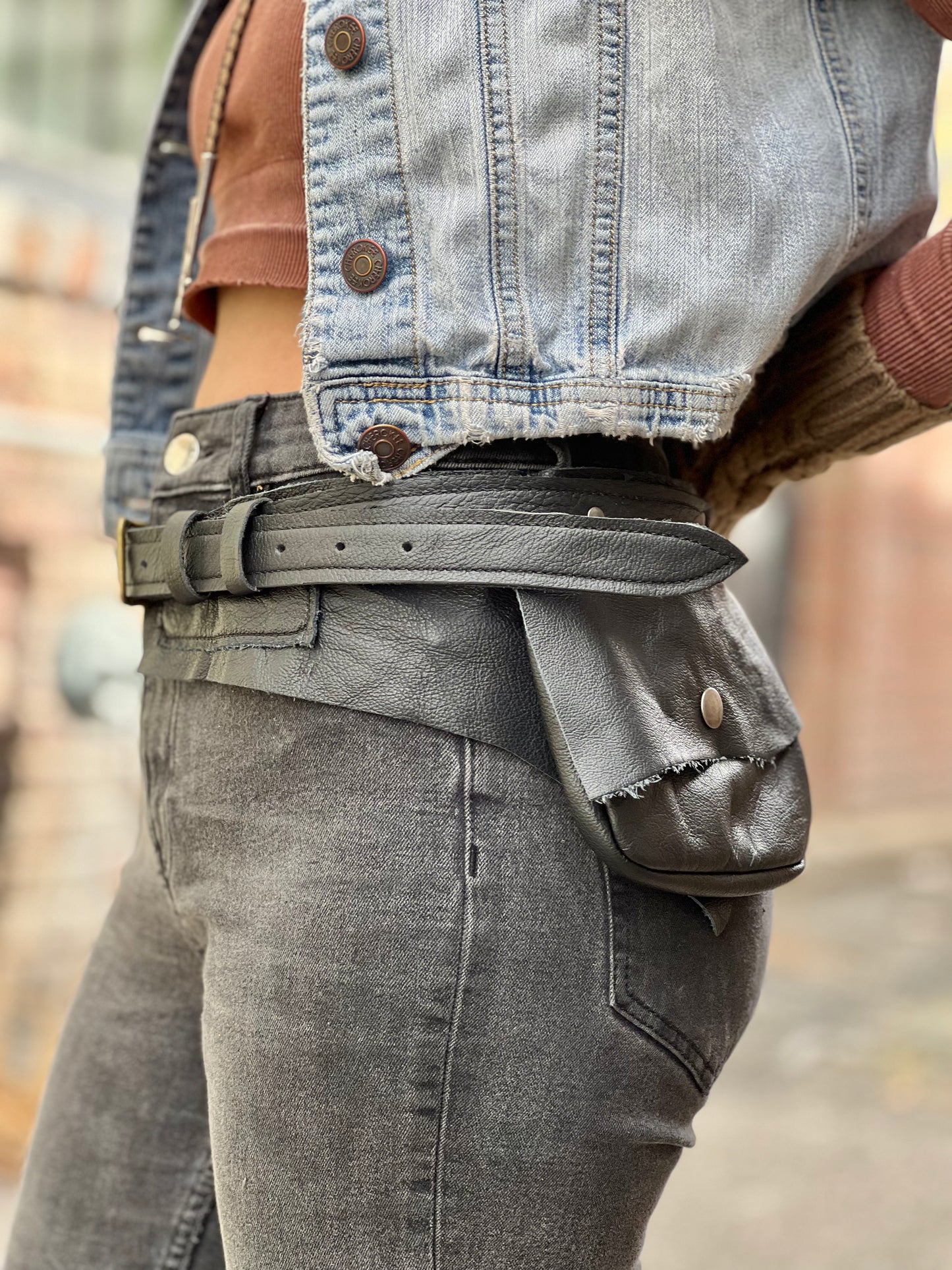 2 Pocket Black Pocket Belt