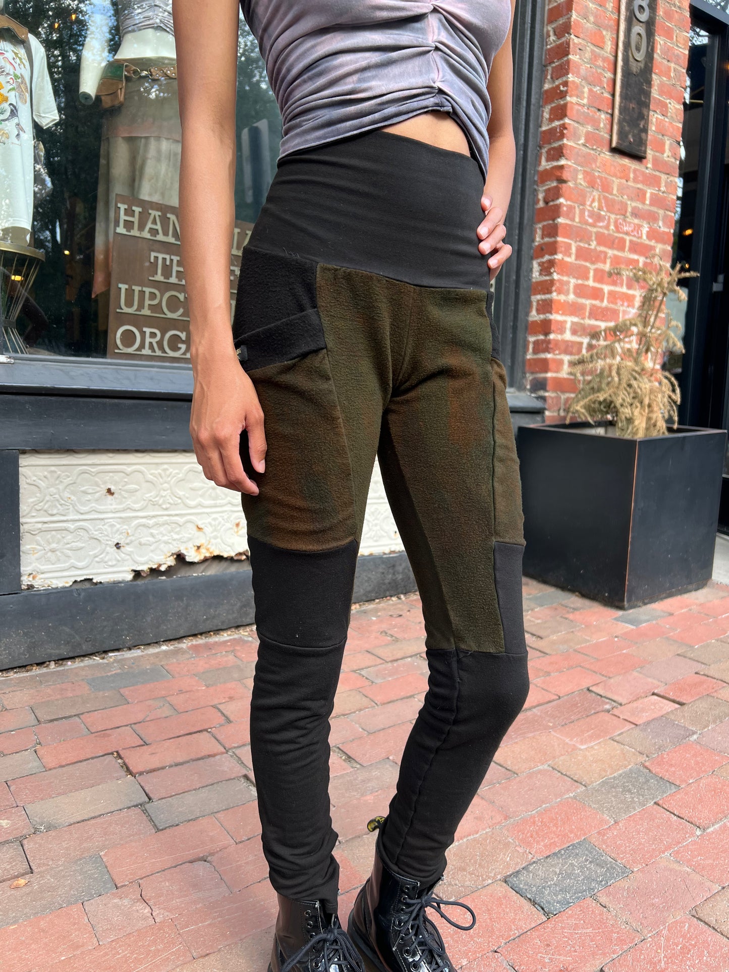 "Dragon Scales" Bamboo Fleece Crossfox Leggings