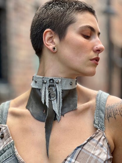 Swirl insignia Gray Choker