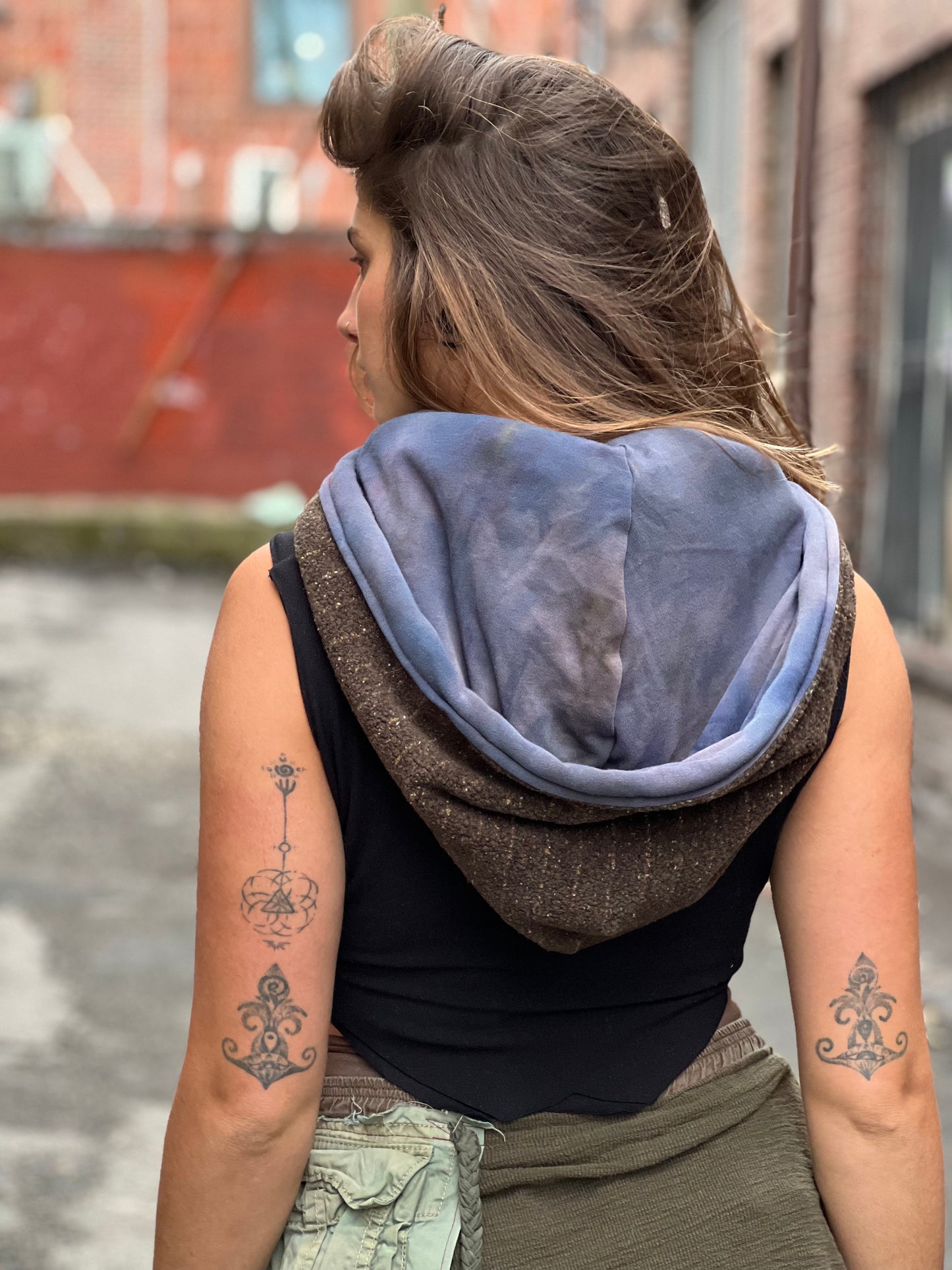 Walnut & Earth Pull Over Hood