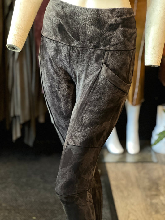 Stone and Ash Crossfox Leggings