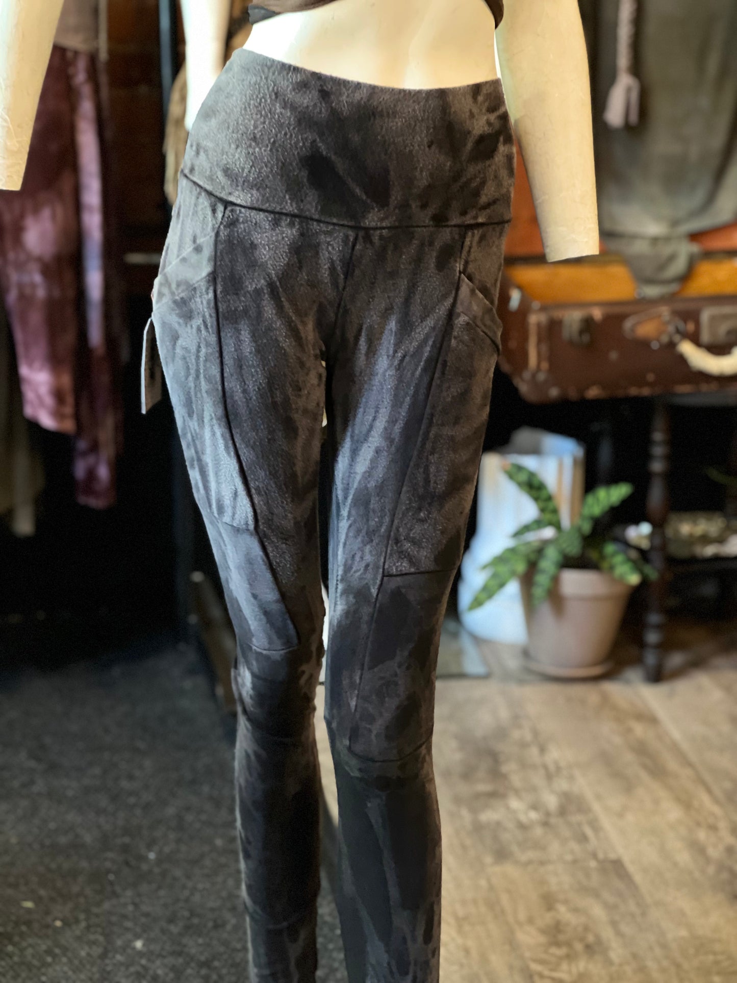 Stone and Ash Crossfox Leggings