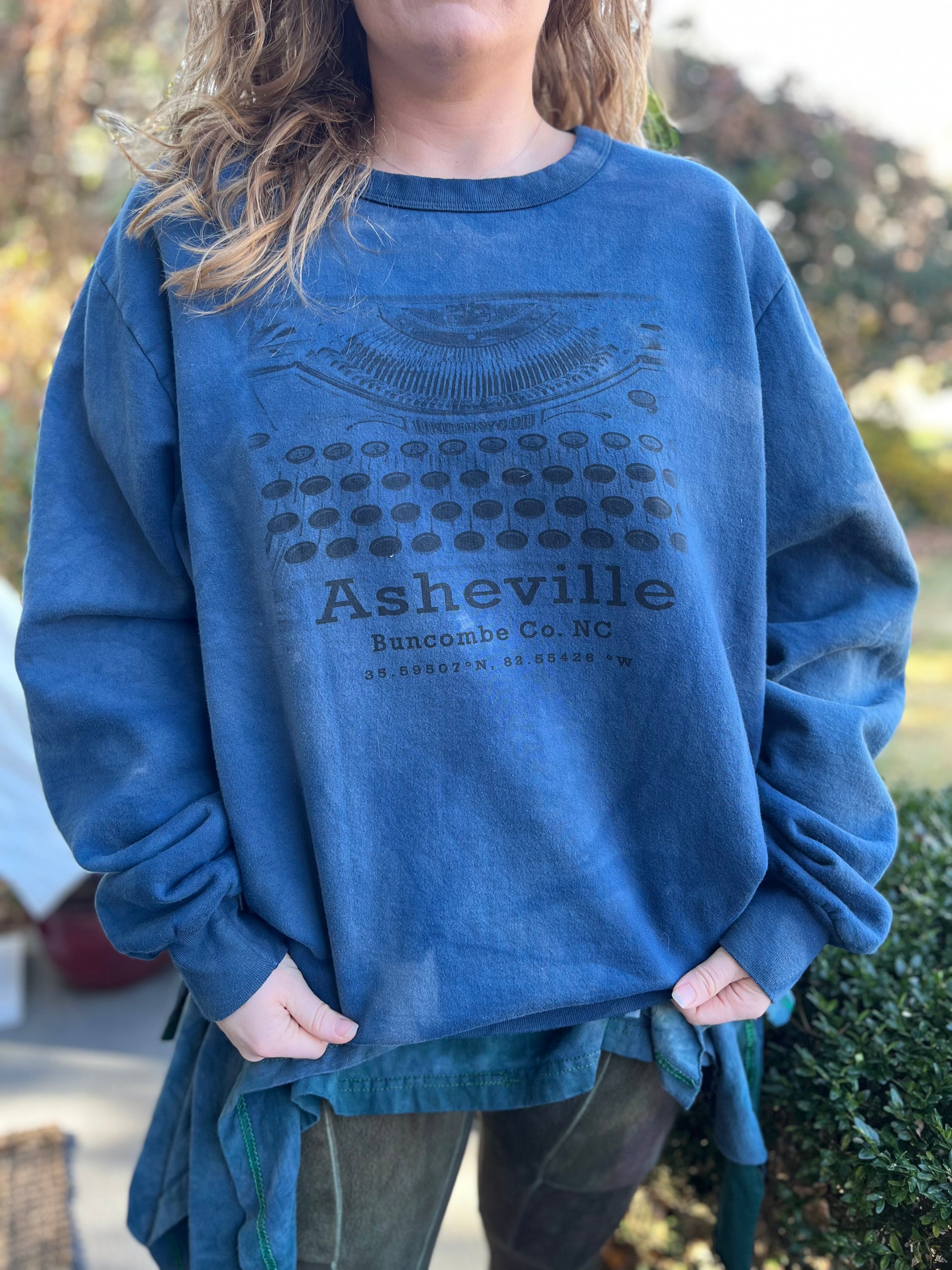 'Asheville' 100% Cotton Dyed Blue Sweatshirt (XLarge) by Royal Peasantry